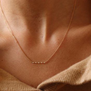 שרשרת בר 5 יהלומים | Petite Diamond Distance Necklace – Five Stone