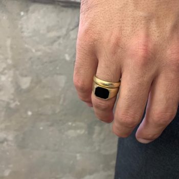 טבעת חותם משובצת אוניקס | גיל
