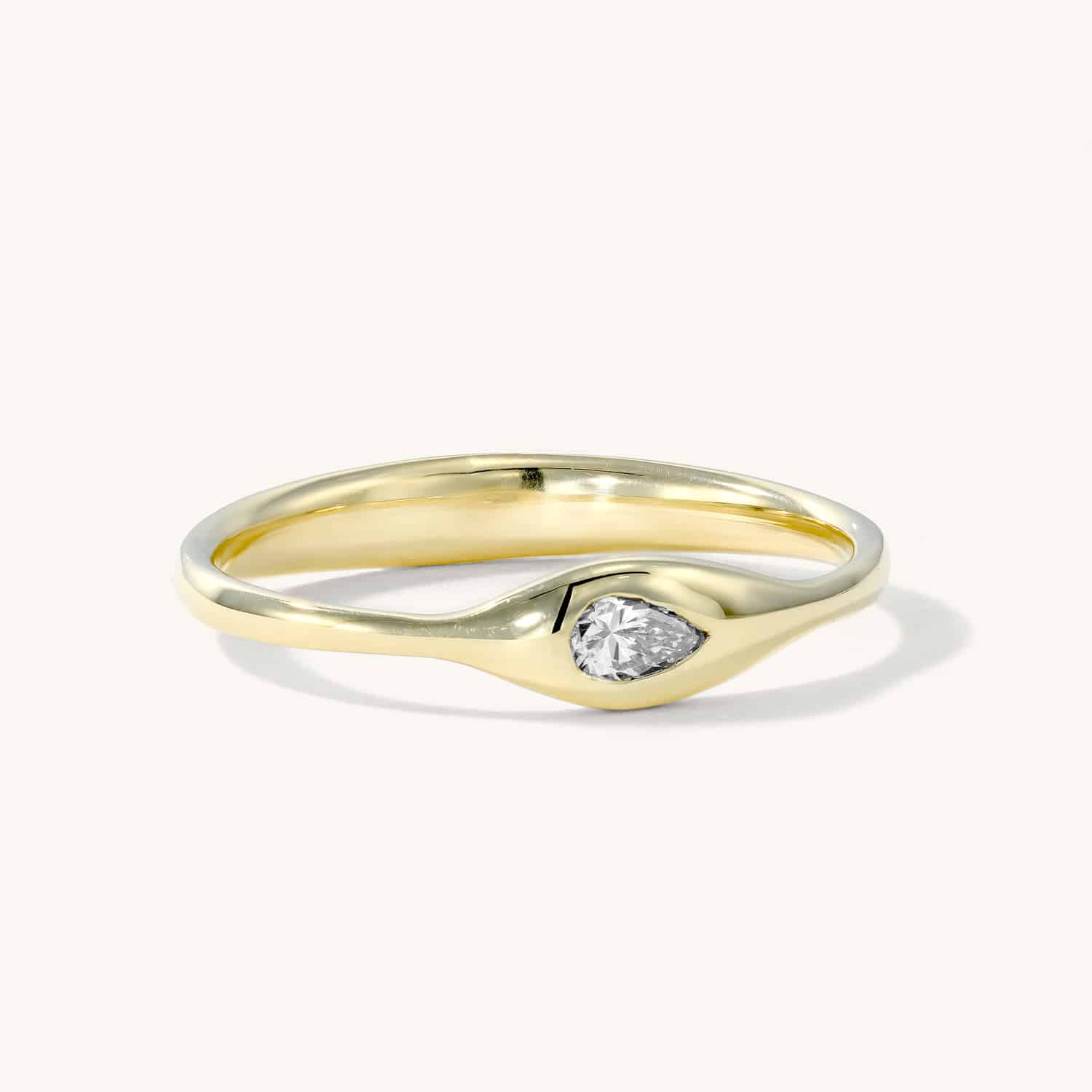 טבעת משובצת יהלום טיפה | נפתיס